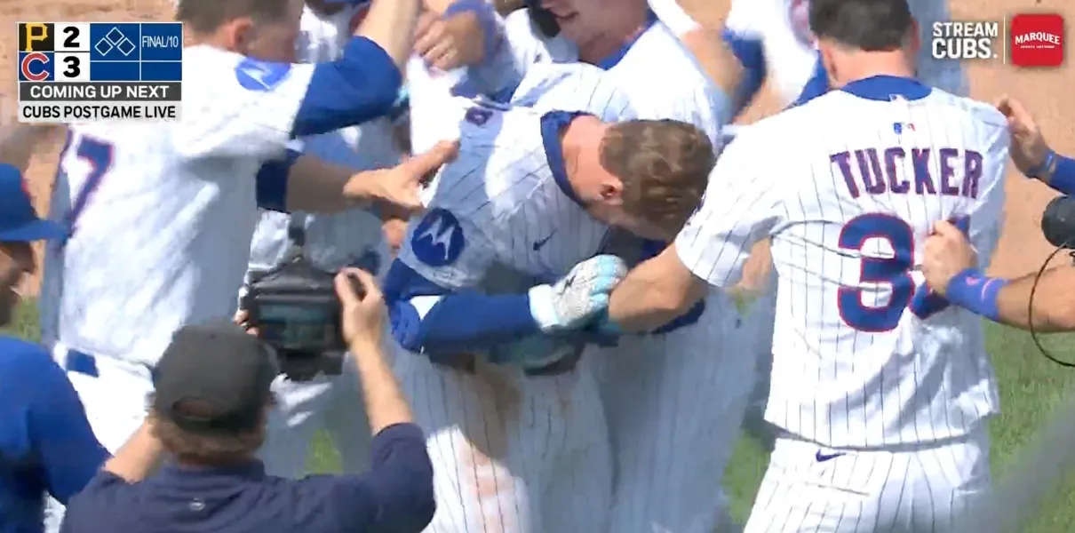 TONTON: Ian Happ Memenangkan Pertandingan untuk Cubs!