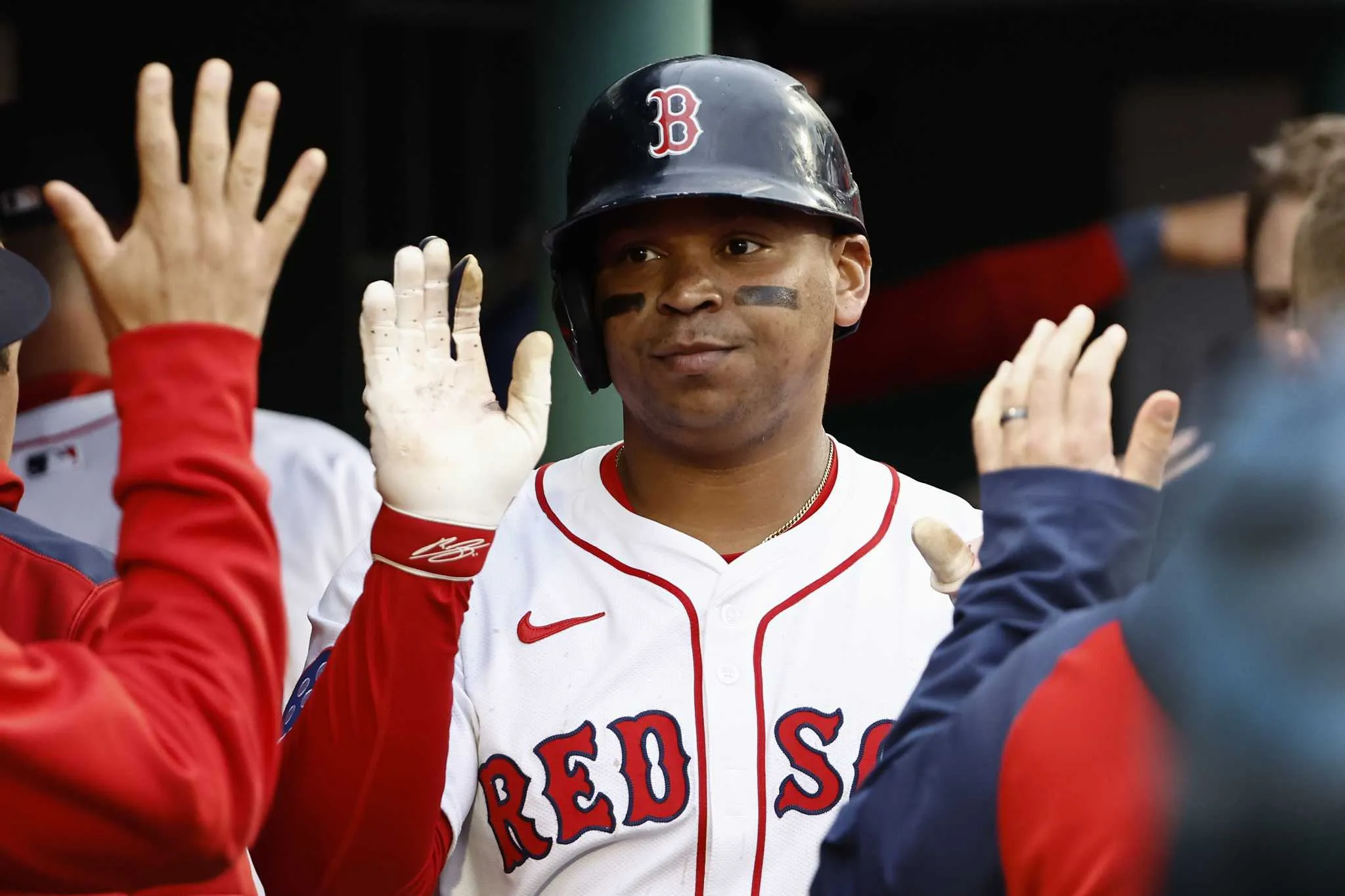 Giants Rekrut Rafael Devers, Kirim Kyle Harrison, Jordan Hicks ke Boston