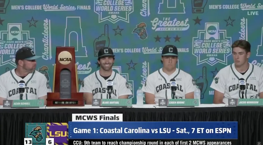 Pemain Coastal Carolina Menertawakan Pertanyaan LSU Reporter Jelang Pertandingan 1 Kejuaraan Seri Dunia Perguruan Tinggi